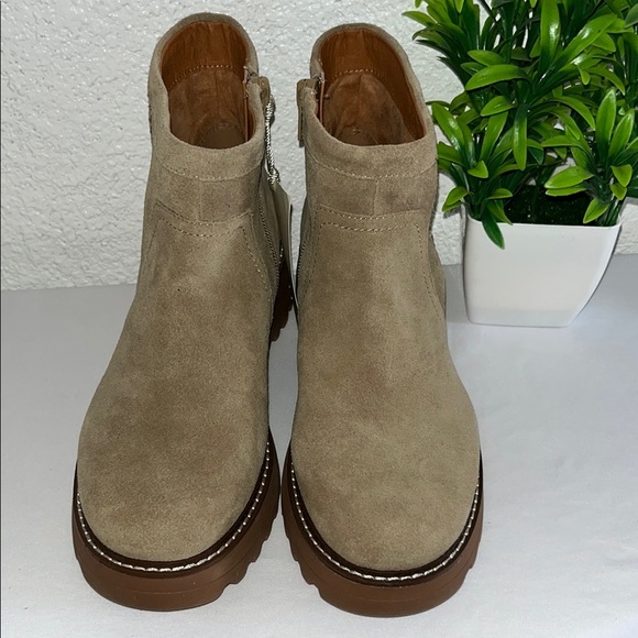 Lucky Brand Tan Ankle Booties with Side Zipper - Picture 3 of 12